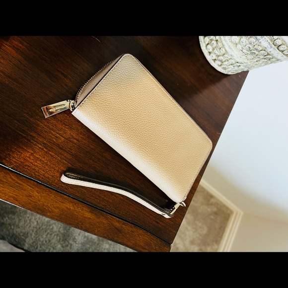 Michael Kors Wallet - Picture 2 of 3